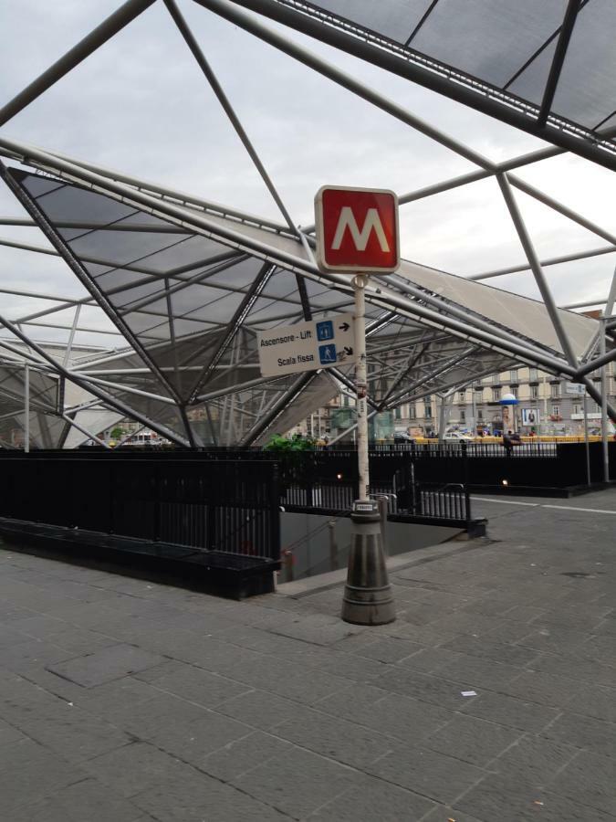 Metropolis Stazione Centrale Napoli Exterior foto